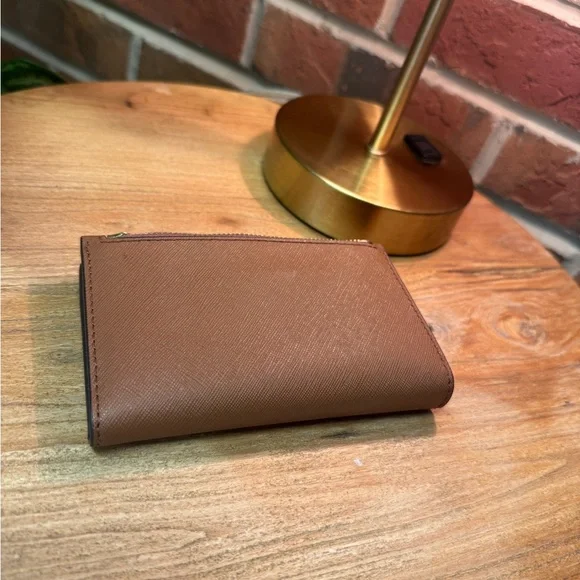 Michael Kors Brown Saffiano Leather wallet with Gold Logo - Picture 4 of 4